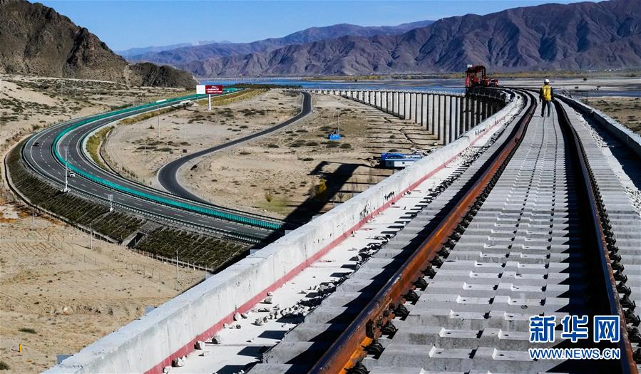 （兩會(huì)前夕看落實(shí)&middot;圖文互動(dòng)）（3）格桑花開 幸福路寬&mdash;&mdash;西藏落實(shí)習(xí)近平總書記全國(guó)兩會(huì)重要講話精神紀(jì)實(shí)