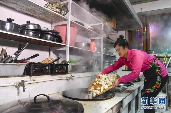 （在習(xí)近平新時(shí)代中國(guó)特色社會(huì)主義思想指引下&mdash;&mdash;新時(shí)代新作為新篇章&middot;圖文互動(dòng)）（6）三年，從無名小屯到聲名遠(yuǎn)播&mdash;&mdash;這個(gè)&ldquo;雪鄉(xiāng)&rdquo;是如何做到的？