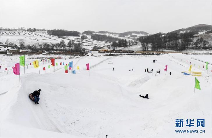 （在習(xí)近平新時(shí)代中國(guó)特色社會(huì)主義思想指引下&mdash;&mdash;新時(shí)代新作為新篇章&middot;圖文互動(dòng)）（3）三年，從無名小屯到聲名遠(yuǎn)播&mdash;&mdash;這個(gè)&ldquo;雪鄉(xiāng)&rdquo;是如何做到的？