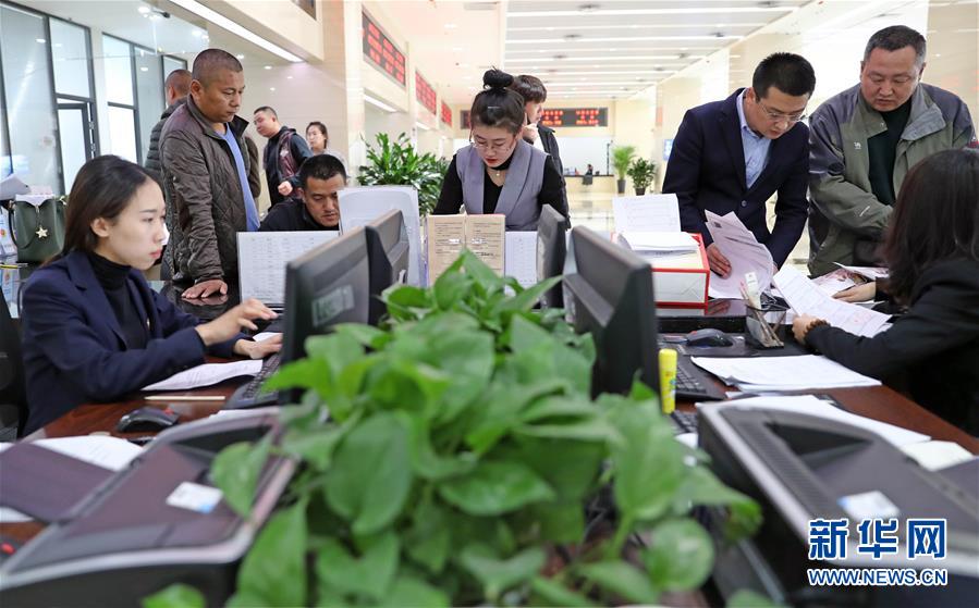 (新華全媒頭條·兩會特別報(bào)道·圖文互動)(4)抓住新機(jī)遇 贏得新優(yōu)勢——從全國兩會看奮進(jìn)中國的發(fā)展動力