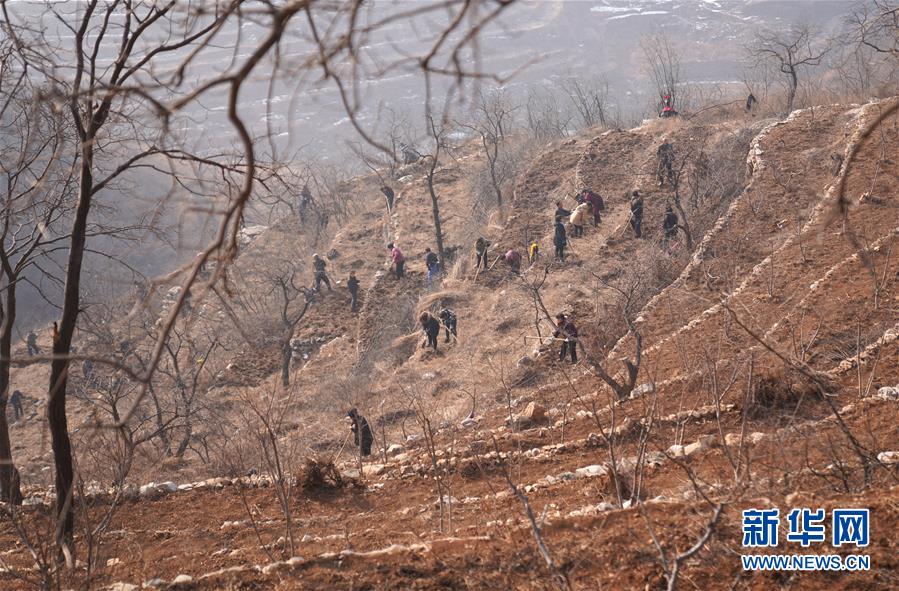 （在習(xí)近平新時(shí)代中國特色社會主義思想指引下&mdash;&mdash;新時(shí)代新作為新篇章&middot;圖文互動(dòng)）（2）&ldquo;困難面前有我們&rdquo;&mdash;&mdash;太行山革命老區(qū)一個(gè)小山村的蝶變