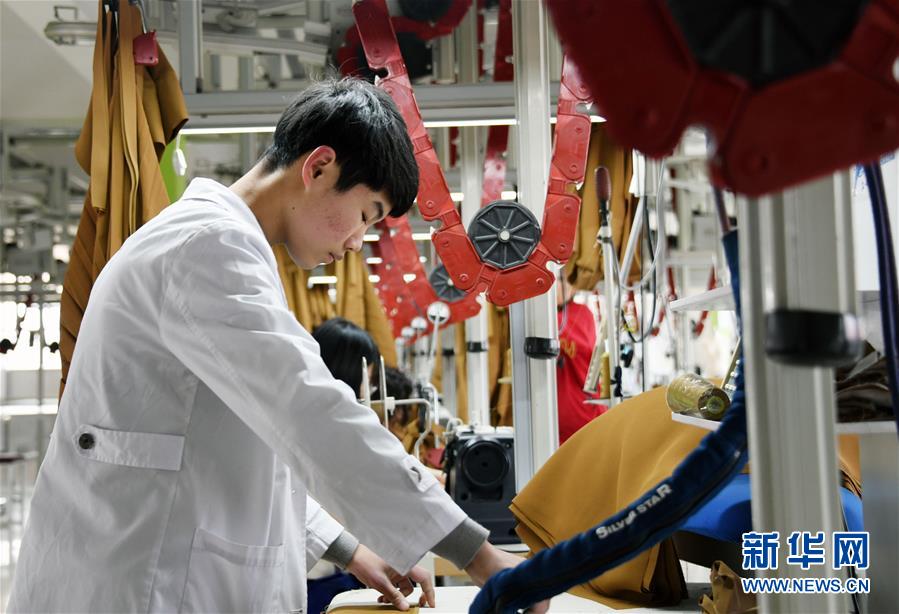 （新華全媒頭條&middot;圖文互動(dòng)）（5）從&ldquo;來(lái)樣加工&rdquo;到為全球&ldquo;量體裁衣&rdquo;&mdash;&mdash;透過(guò)&ldquo;迪尚之路&rdquo;看新舊動(dòng)能轉(zhuǎn)換