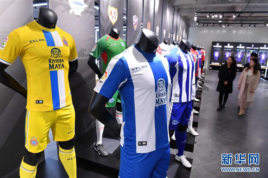 (在習近平新時代中國特色社會主義思想指引下——新時代新作為新篇章·圖文互動)(2)國際范兒·科技范兒·綠色范兒——傳統(tǒng)制造業(yè)嶄露“新面孔”