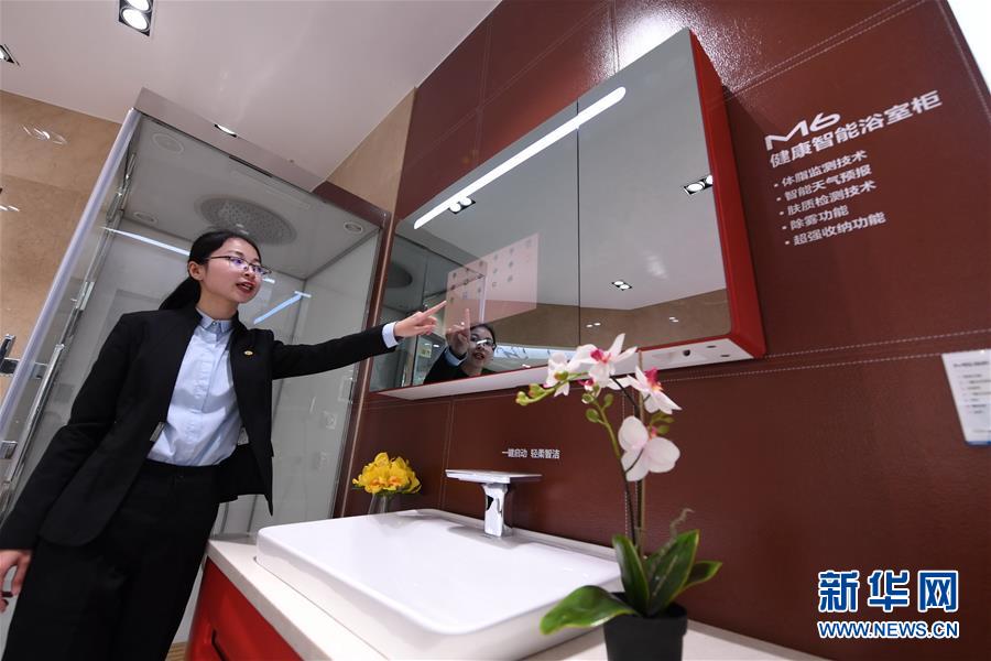 (在習近平新時代中國特色社會主義思想指引下——新時代新作為新篇章·圖文互動)(3)國際范兒·科技范兒·綠色范兒——傳統(tǒng)制造業(yè)嶄露“新面孔”