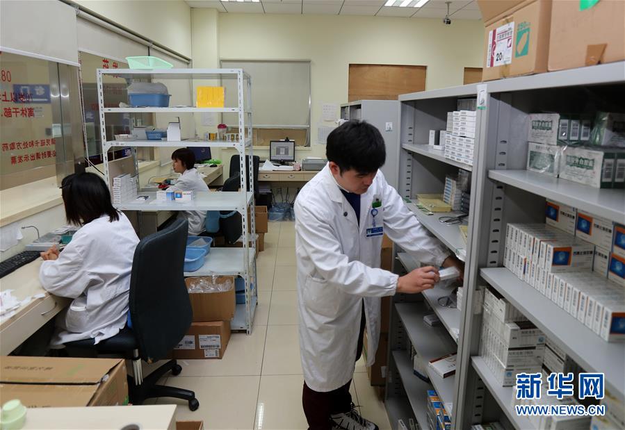 （新華全媒頭條&middot;圖文互動）（1）一粒藥片牽動萬人心，藥品集中采購給你我省了多少？