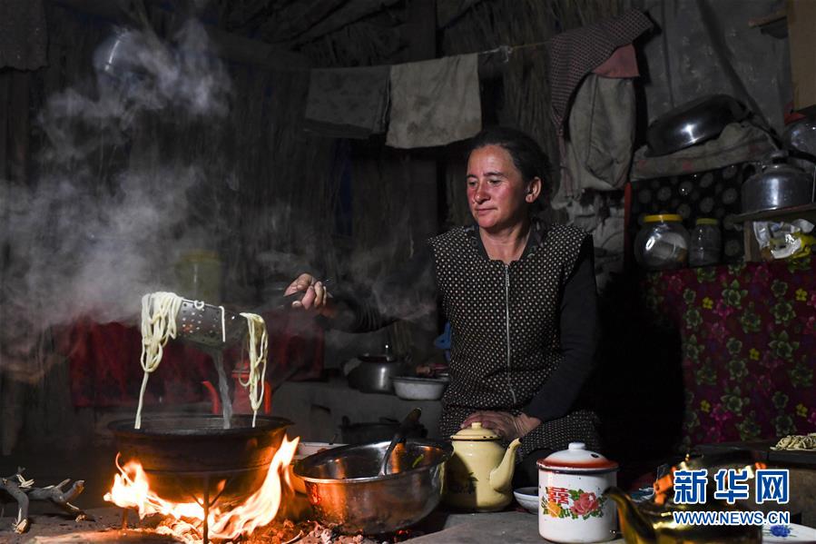 （新華全媒頭條&middot;圖文互動(dòng)）（5）一步千年，&ldquo;最后的沙漠部落&rdquo;遷入新家園