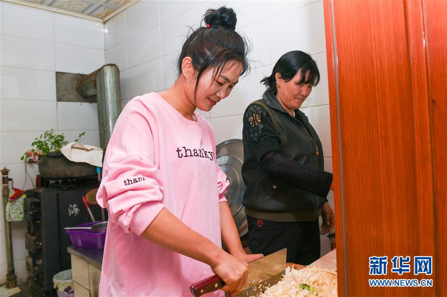 （壯麗70年&middot;奮斗新時代&middot;圖文互動）（2）情同一家，守望相助，共奔小康&mdash;&mdash;內(nèi)蒙古興安盟巴彥敖包嘎查民族團(tuán)結(jié)見聞