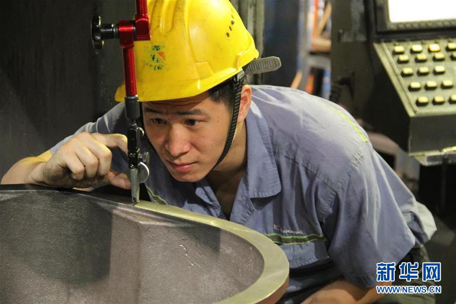 (新華全媒頭條·圖文互動(dòng))(2)讓奮斗成為人生最亮麗的底色——寫(xiě)在2019年“五一”國(guó)際勞動(dòng)節(jié)到來(lái)之際