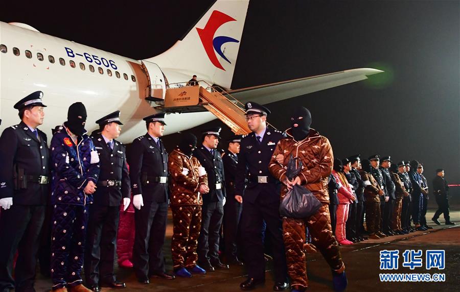 (新華全媒頭條·圖文互動(dòng))(6)擔(dān)負(fù)起護(hù)航新時(shí)代中國(guó)特色社會(huì)主義的崇高使命——黨的十八大以來公安工作述評(píng)