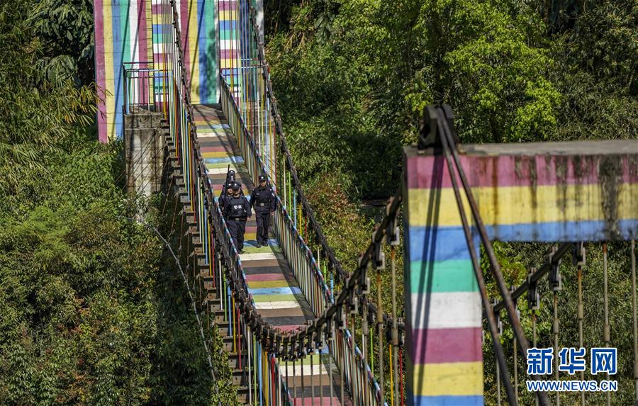 (愛國情 奮斗者·圖文互動(dòng))(2)警民情深——記云南貢山縣獨(dú)龍江鄉(xiāng)邊境派出所