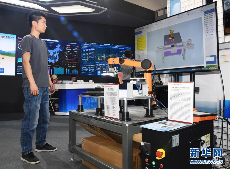 (在習(xí)近平新時代中國特色社會主義思想指引下——新時代新作為新篇章·圖文互動)(3)與中國服務(wù)貿(mào)易共成長——“多會合一”京交會開啟中國服貿(mào)“新大門”