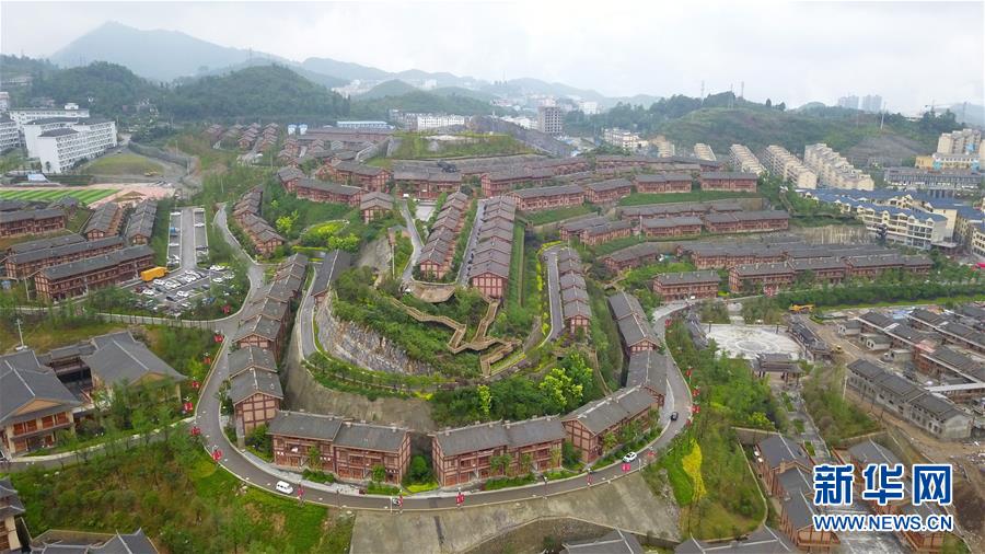 (壯麗70年·奮斗新時代·圖文互動)(3)奮進(jìn)的阿妹戚托——貴州三寶彝族鄉(xiāng)整鄉(xiāng)搬遷見聞