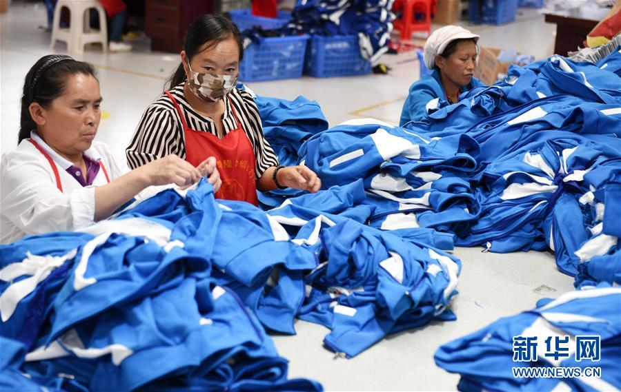 (壯麗70年·奮斗新時代·圖文互動)(10)奮進(jìn)的阿妹戚托——貴州三寶彝族鄉(xiāng)整鄉(xiāng)搬遷見聞