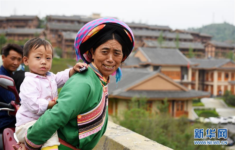 (壯麗70年·奮斗新時代·圖文互動)(12)奮進(jìn)的阿妹戚托——貴州三寶彝族鄉(xiāng)整鄉(xiāng)搬遷見聞