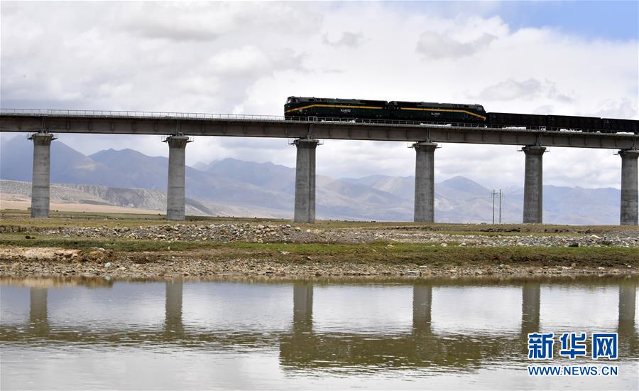 （新華全媒頭條&middot;壯麗70年&middot;奮斗新時(shí)代&middot;圖文互動(dòng)）（16）開拓雪域高原的夢(mèng)想之路&mdash;&mdash;來自青藏鐵路的蹲點(diǎn)報(bào)告