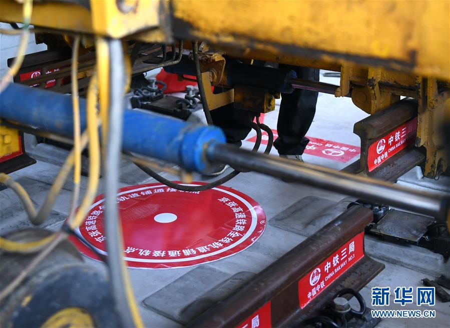 （新華全媒頭條&middot;圖文互動(dòng)）（4）百年&ldquo;筑夢(mèng)&rdquo;的榮光&mdash;&mdash;寫在京張高鐵全線軌道貫通之際