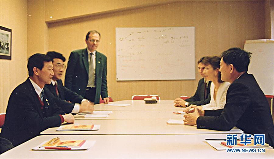 (新華全媒頭條·時(shí)代先鋒·圖文互動(dòng))(12)傳奇的英雄 無悔的忠誠——記刑偵痕跡檢驗(yàn)專家崔道植