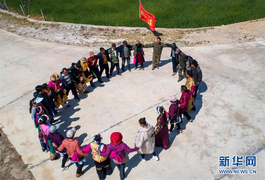 (新華全媒頭條·圖文互動)(2)藏區(qū)“感恩連”