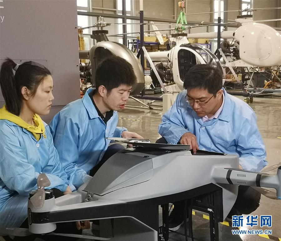 （圖文互動(dòng)）（3）心懷藍(lán)天　逐夢(mèng)云霄&mdash;&mdash;記天津大學(xué)教授、一飛智控創(chuàng)始人齊俊桐