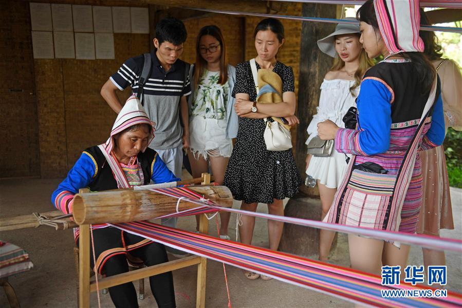 （圖文互動）（3）從&ldquo;最后定族&rdquo;到&ldquo;率先脫貧&rdquo;&mdash;&mdash;我國第56個民族基諾族脫貧記事