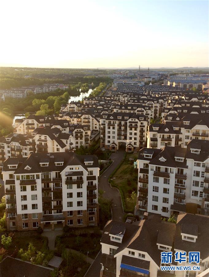 （在習(xí)近平新時(shí)代中國(guó)特色社會(huì)主義思想指引下&mdash;&mdash;新時(shí)代新作為新篇章&middot;圖文互動(dòng)）（2）在這里，遇見(jiàn)&ldquo;詩(shī)和遠(yuǎn)方&rdquo;&mdash;&mdash;長(zhǎng)白山下&ldquo;第一鎮(zhèn)&rdquo;的全域旅游實(shí)踐