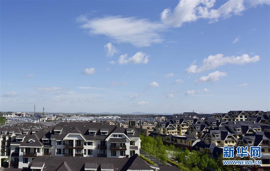 （在習(xí)近平新時(shí)代中國(guó)特色社會(huì)主義思想指引下&mdash;&mdash;新時(shí)代新作為新篇章&middot;圖文互動(dòng)）（1）在這里，遇見(jiàn)&ldquo;詩(shī)和遠(yuǎn)方&rdquo;&mdash;&mdash;長(zhǎng)白山下&ldquo;第一鎮(zhèn)&rdquo;的全域旅游實(shí)踐