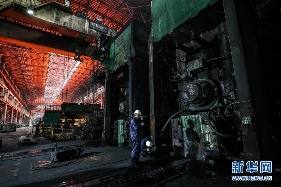 （新華全媒頭條&middot;圖文互動(dòng)）（8）一曲壯麗的鋼鐵史詩(shī)&mdash;&mdash;鞍鋼與共和國(guó)風(fēng)雨同行70載實(shí)錄