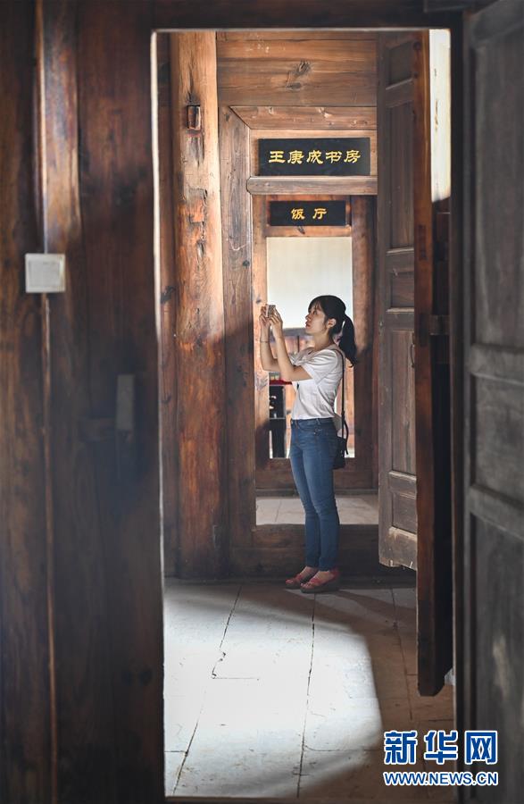 (壯麗70年·奮斗新時(shí)代——記者再走長征路·圖文互動)(3)一塊懷表的革命傳承:給王良將軍的一封信