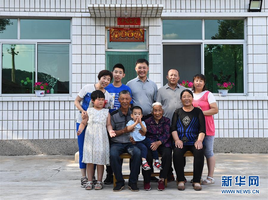 (新華全媒頭條·圖文互動)(4)心系北疆 情滿草原——習近平總書記考察內(nèi)蒙古回訪記