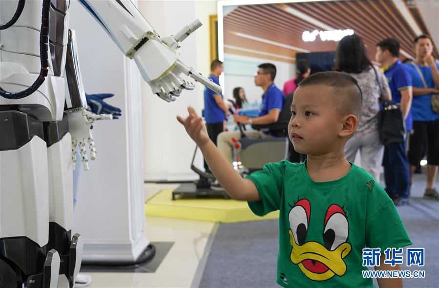 （新華全媒頭條&middot;壯麗70年&middot;奮斗新時(shí)代&mdash;&mdash;共和國(guó)發(fā)展成就巡禮&middot;圖文互動(dòng)）（9）不渝的初心 壯麗的答卷&mdash;&mdash;革命老區(qū)江西70年發(fā)展巡禮