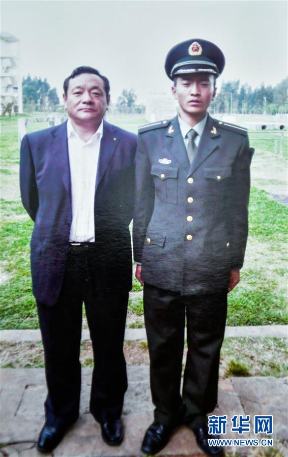 （新華全媒頭條&middot;愛國情 奮斗者&middot;圖文互動）（7）初心不改 紅心向黨&mdash;&mdash;西部戰(zhàn)區(qū)陸軍某旅玉樹獨立騎兵連連長尼都塔生一家四代跟黨走紀(jì)實