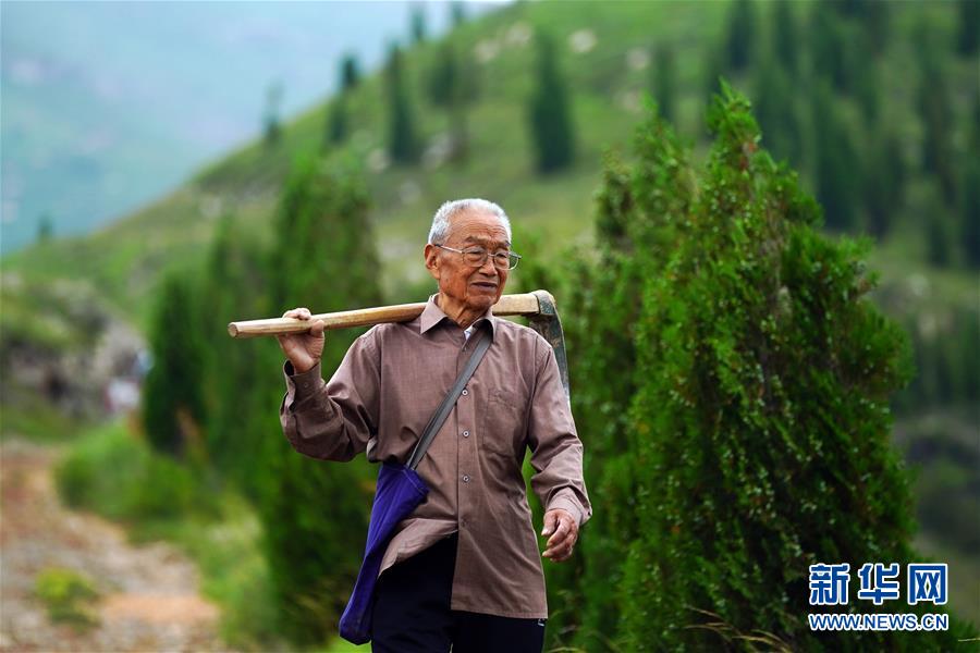 （在習(xí)近平新時(shí)代中國特色社會主義思想指引下&mdash;&mdash;新時(shí)代新作為新篇章&middot;圖文互動）（8）中條山下綠意濃&mdash;&mdash;一個(gè)&ldquo;資源窮縣&rdquo;的生態(tài)發(fā)展之路