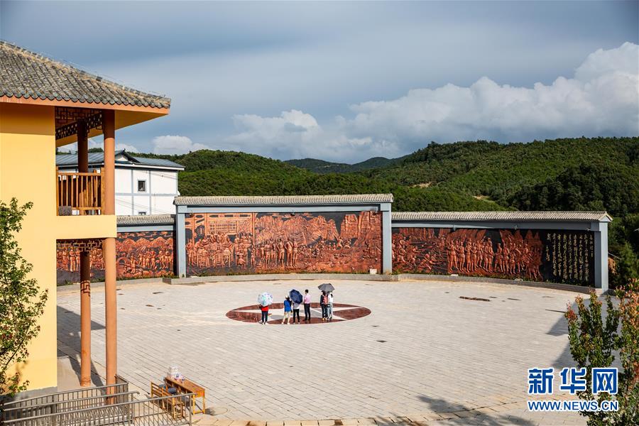 （新華全媒頭條&middot;壯麗70年&middot;奮斗新時(shí)代&mdash;&mdash;記者再走長(zhǎng)征路&middot;圖文互動(dòng)）（2）前進(jìn)，向著光明的方向&mdash;&mdash;尋訪金沙江畔紅色印記