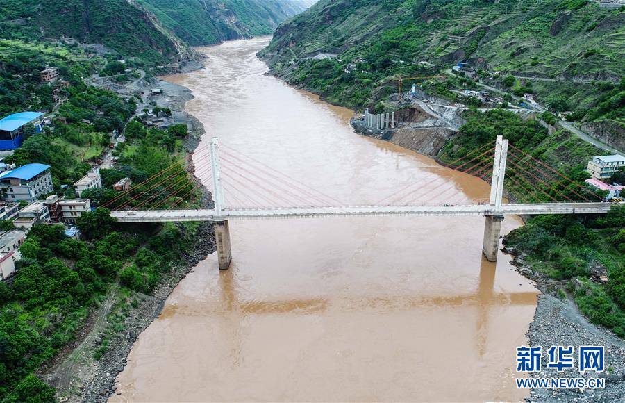 （新華全媒頭條&middot;壯麗70年&middot;奮斗新時(shí)代&mdash;&mdash;記者再走長(zhǎng)征路&middot;圖文互動(dòng)）（3）前進(jìn)，向著光明的方向&mdash;&mdash;尋訪金沙江畔紅色印記
