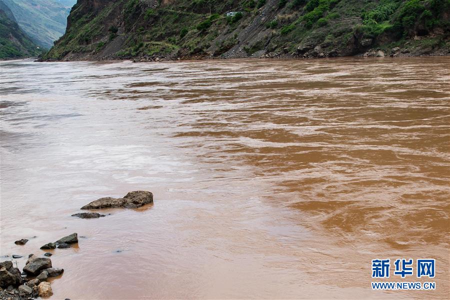 （新華全媒頭條&middot;壯麗70年&middot;奮斗新時(shí)代&mdash;&mdash;記者再走長(zhǎng)征路&middot;圖文互動(dòng)）（7）前進(jìn)，向著光明的方向&mdash;&mdash;尋訪金沙江畔紅色印記