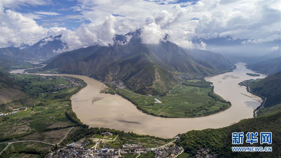 （新華全媒頭條&middot;壯麗70年&middot;奮斗新時(shí)代&mdash;&mdash;記者再走長(zhǎng)征路&middot;圖文互動(dòng)）（10）前進(jìn)，向著光明的方向&mdash;&mdash;尋訪金沙江畔紅色印記