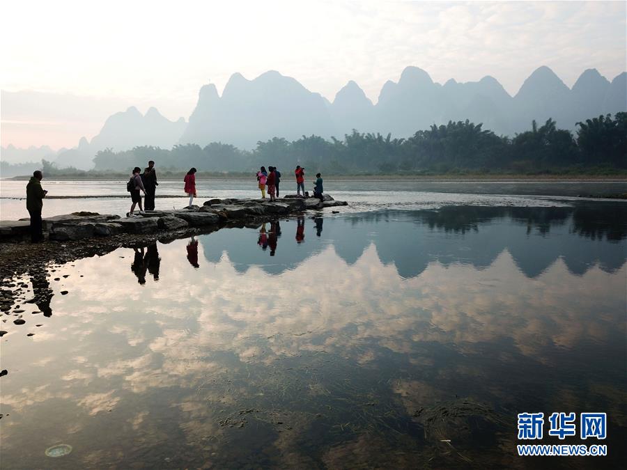 (壯麗70年·奮斗新時代——共和國發(fā)展成就巡禮·圖文互動)(8)壯美廣西70年:走活開放新棋局 勠力共圓復(fù)興夢