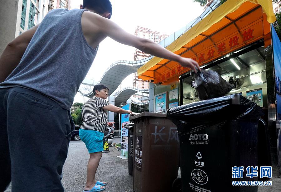 （新華視點(diǎn)&middot;圖文互動(dòng)）（3）上海垃圾分類&ldquo;滿月&rdquo;：&ldquo;拎得清&rdquo;了，&ldquo;守得住&rdquo;么？