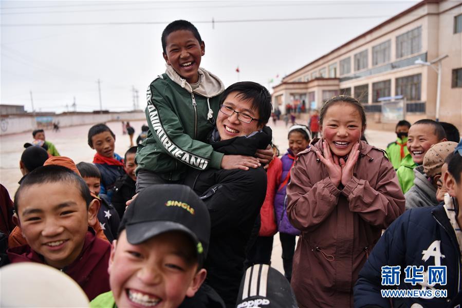 （不忘初心、牢記使命&middot;圖文互動(dòng)）（1）青春之花綻放五千米云端&mdash;&mdash;記扎根海拔最高縣小學(xué)教師夫妻杜安東、曹曉花