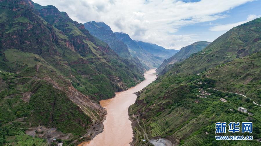 (新華全媒頭條·壯麗70年·奮斗新時(shí)代——記者再走長(zhǎng)征路·圖文互動(dòng))(5)紅色的山河 綠色的家園——川滇紅軍長(zhǎng)征沿線見(jiàn)聞
