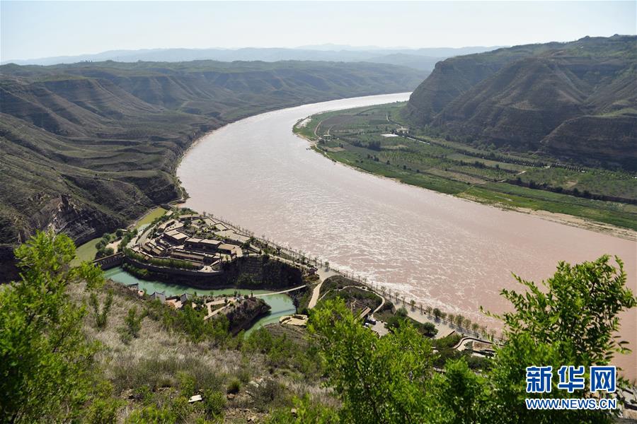 （新華全媒頭條&middot;壯麗70年&middot;奮斗新時(shí)代&mdash;&mdash;記者再走長(zhǎng)征路&middot;圖文互動(dòng)）（10）紅星，從這里照耀中國(guó)&mdash;&mdash;陜北見(jiàn)證中國(guó)革命的歷史轉(zhuǎn)折