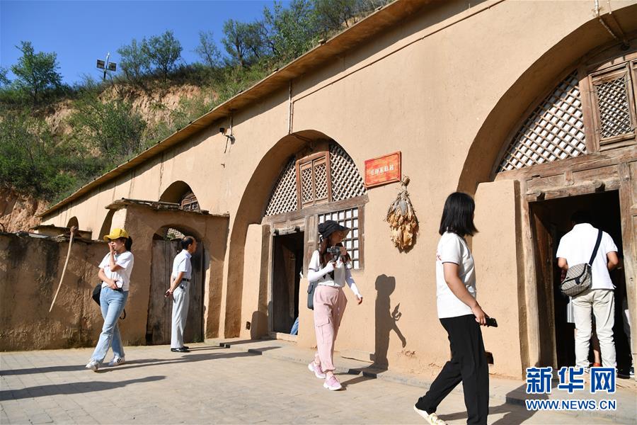 （新華全媒頭條&middot;壯麗70年&middot;奮斗新時(shí)代&mdash;&mdash;記者再走長(zhǎng)征路&middot;圖文互動(dòng)）（9）紅星，從這里照耀中國(guó)&mdash;&mdash;陜北見(jiàn)證中國(guó)革命的歷史轉(zhuǎn)折