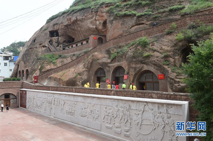 （新華全媒頭條&middot;壯麗70年&middot;奮斗新時(shí)代&mdash;&mdash;記者再走長(zhǎng)征路&middot;圖文互動(dòng)）（12）紅星，從這里照耀中國(guó)&mdash;&mdash;陜北見(jiàn)證中國(guó)革命的歷史轉(zhuǎn)折