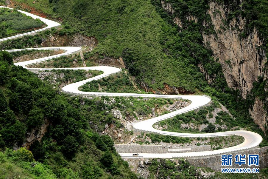 （在習(xí)近平新時(shí)代中國(guó)特色社會(huì)主義思想指引下&mdash;&mdash;新時(shí)代新作為新篇章&middot;總書記關(guān)心的百姓身邊事&middot;圖文互動(dòng)）（2）&ldquo;四好農(nóng)村路&rdquo;：通向幸福，通向遠(yuǎn)方