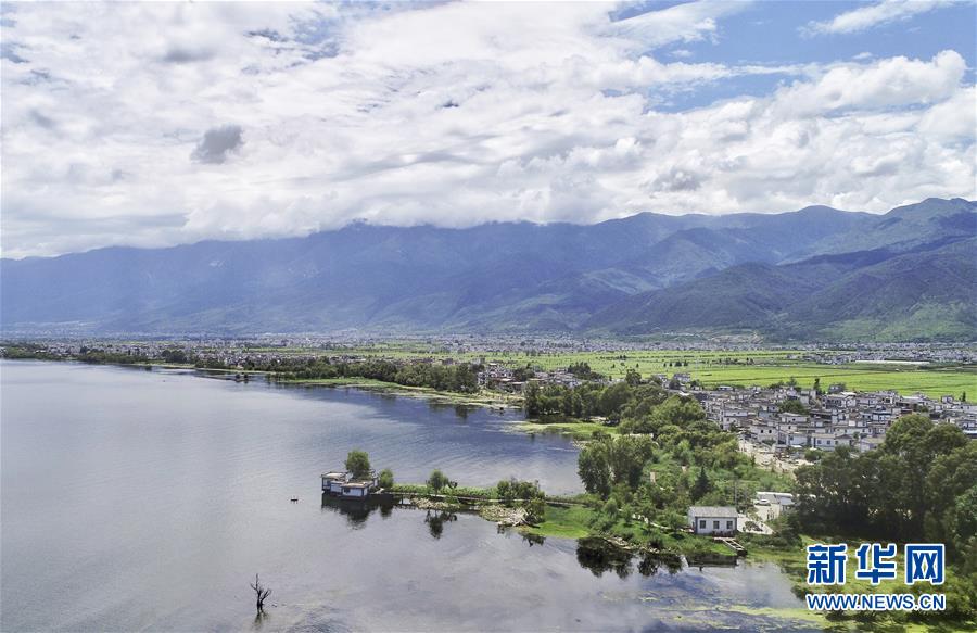 （在習(xí)近平新時(shí)代中國(guó)特色社會(huì)主義思想指引下&mdash;&mdash;新時(shí)代新作為新篇章&middot;總書記關(guān)心的百姓身邊事&middot;圖文互動(dòng)）（2）留住鄉(xiāng)愁 綻放新顏&mdash;&mdash;傳統(tǒng)村落保護(hù)激發(fā)鄉(xiāng)村活力