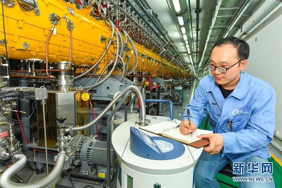 （壯麗70年&middot;奮斗新時(shí)代&mdash;&mdash;共和國發(fā)展成就巡禮&middot;圖文互動(dòng)）（5）南粵譜寫新篇章　敢為人先再出發(fā)&mdash;&mdash;廣東70年跨越式發(fā)展紀(jì)實(shí)