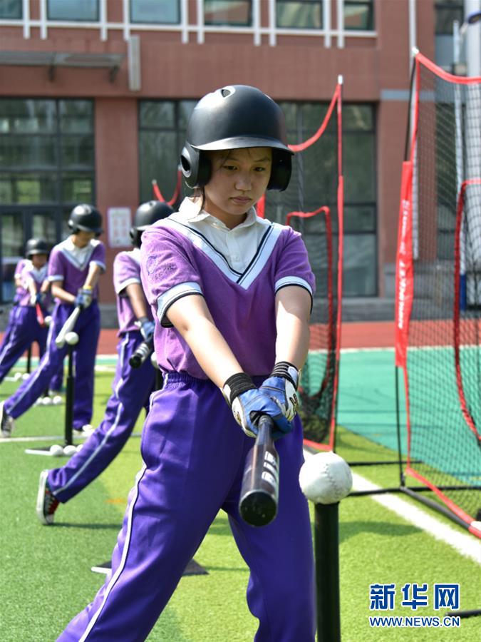 （體育&middot;圖文互動）（3）（在習(xí)近平新時代中國特色社會主義思想指引下&mdash;&mdash;新時代新作為新篇章&middot;總書記關(guān)心的百姓身邊事）奔跑吧，少年！&mdash;&mdash;體育讓孩子們插上強(qiáng)壯的翅膀（配本社同題文字稿）