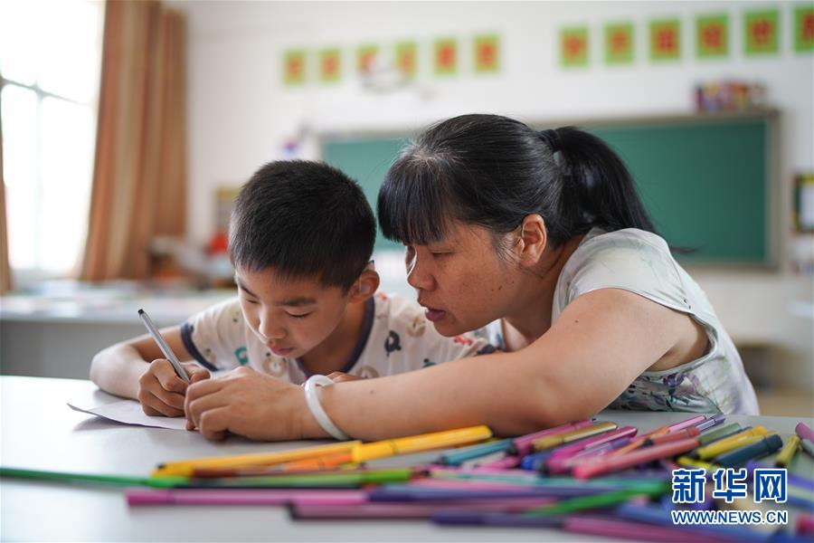 （壯麗70年&middot;奮斗新時代&mdash;&mdash;共和國發(fā)展成就巡禮&middot;圖文互動）（5）優(yōu)先發(fā)展 奠基未來&mdash;&mdash;共和國教育事業(yè)發(fā)展成就巡禮