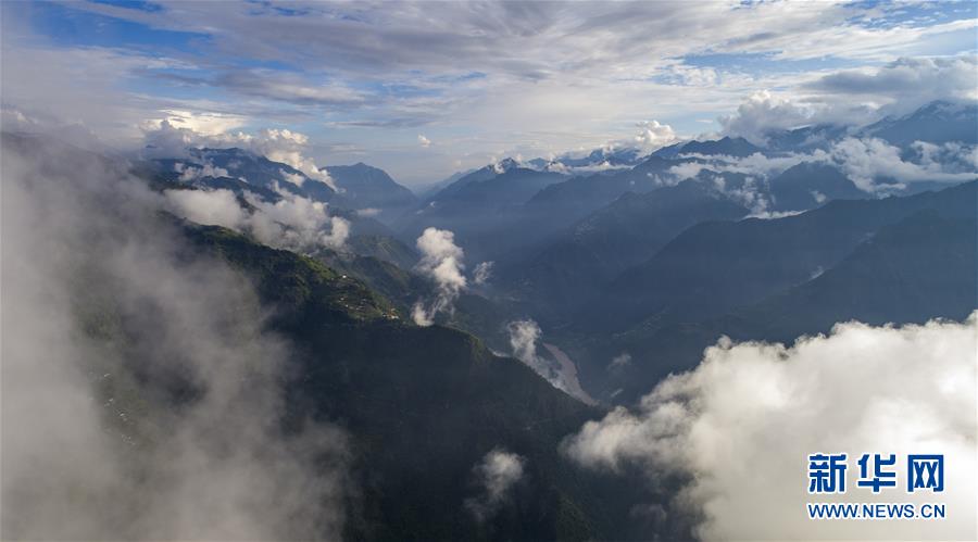 (決戰(zhàn)決勝脫貧攻堅(jiān)·圖文互動(dòng))(1)怒江大峽谷興起“生態(tài)行當(dāng)”