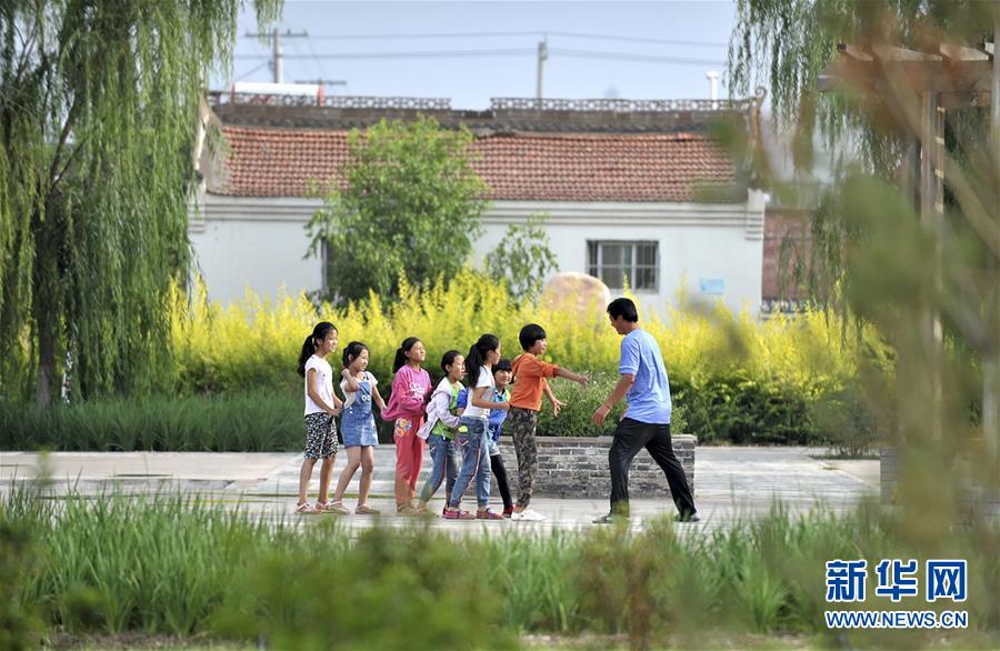 (集中連片特困地區(qū)貧困村調(diào)研行·圖文互動)(2)“金沙灘”上希望無限——寧夏永寧縣原隆村脫貧調(diào)查